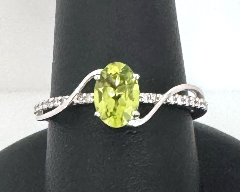 10K WG AND PERIDOT RING W/DIAM